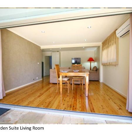 Southview Guest House Wollongong Bagian luar foto